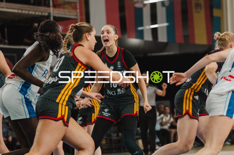 Deutschland-Spielerin (#16) jubelt beim Basketball-Match in Stockholm