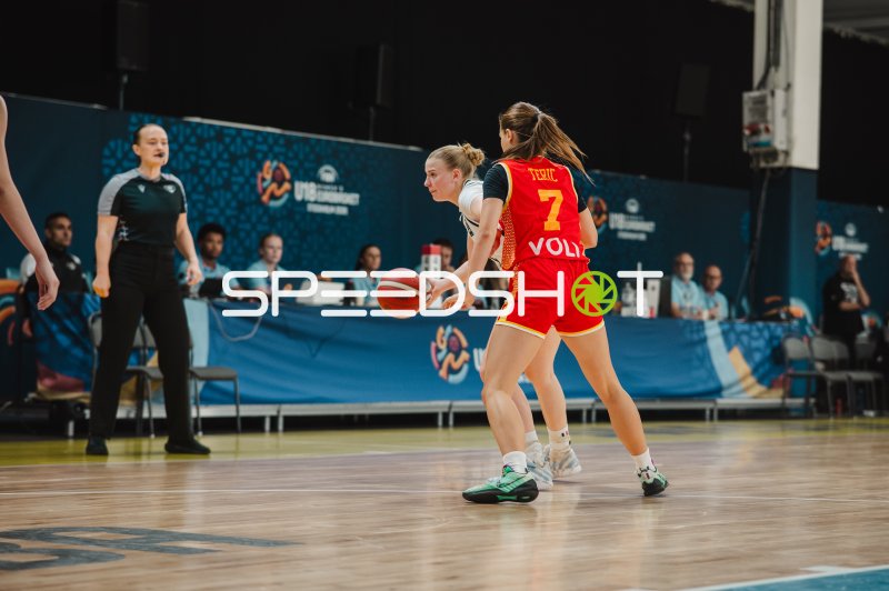 Zweikampf beim U18 Eurobasket Women in Stockholm