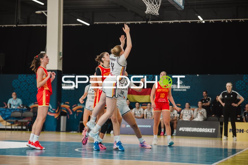 Laura Knaup (#4; Deutschland) beim Korbwurf im U18 EuroBasket