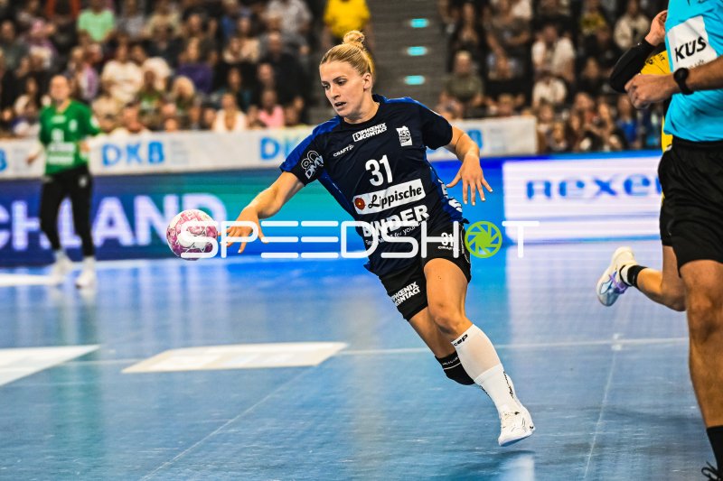 Alexia Hauf (#31; HSG Blomberg-Lippe) im Angriff