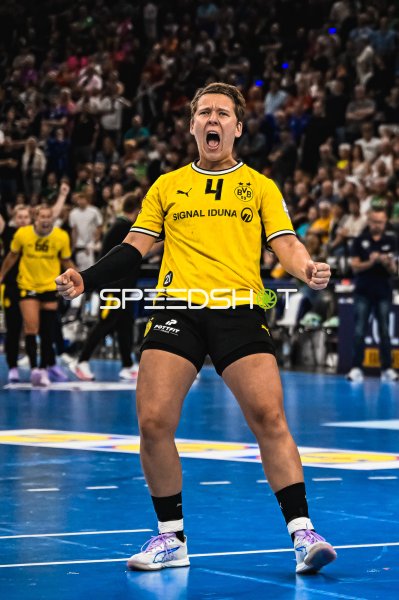 Alina Grijseels (#4; Borussia Dortmund) jubelt leidenschaftlich im SAP Garden