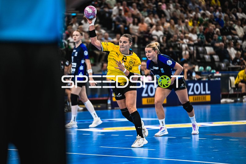 Mareike Thomaier (Borussia Dortmund) beim Wurfansatz im SAP Garden