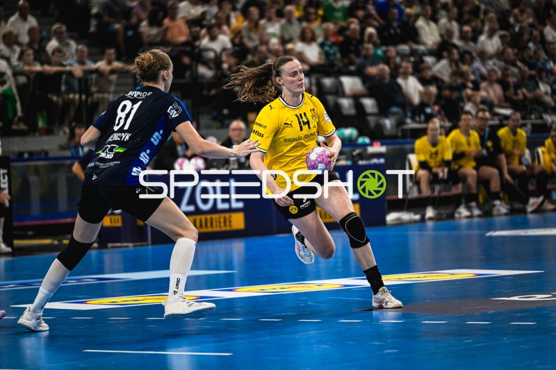 Alieke van Maurik (#14; Borussia Dortmund) im Angriff gegen HSG Blomberg-Lippe