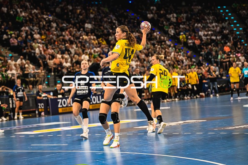 Borussia Dortmund Spielerin im Wurfmoment beim Handball-Match im SAP Garden