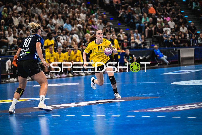 Alieke van Maurik (#14; Borussia Dortmund) im Angriff gegen HSG Blomberg-Lippe