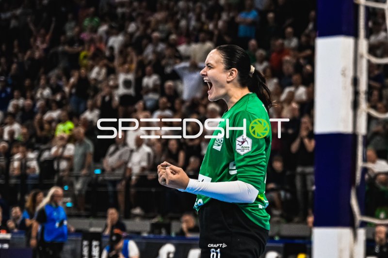 Nicole Roth (#61; HSG Blomberg-Lippe) jubelt leidenschaftlich im SAP Garden