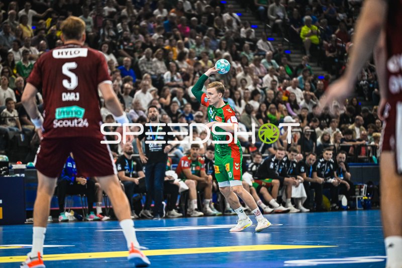 Gisli Thorgeir Kristjansson (#10; SC Magdeburg) beim Wurfansatz im SAP Garden