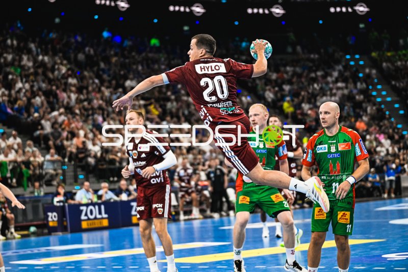 Tim Freihöfer (#20; Füchse Berlin) beim Sprungwurf gegen SC Magdeburg