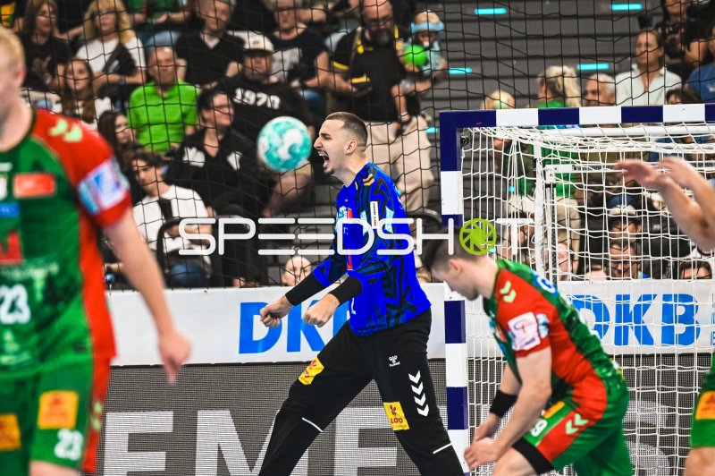 Füchse-Berlin-Torwart jubelt nach Parade im SAP Garden