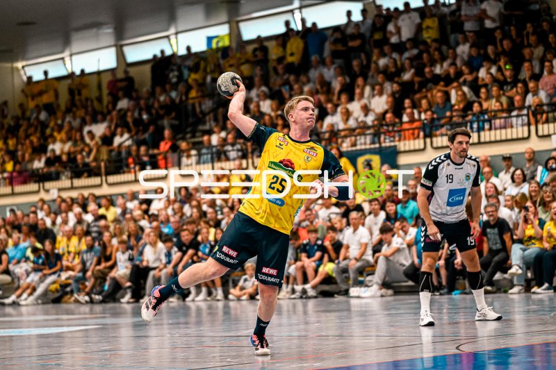 Lilli Röpcke (#25; Borusia Dortmund) beim Sprungwurf im Handball