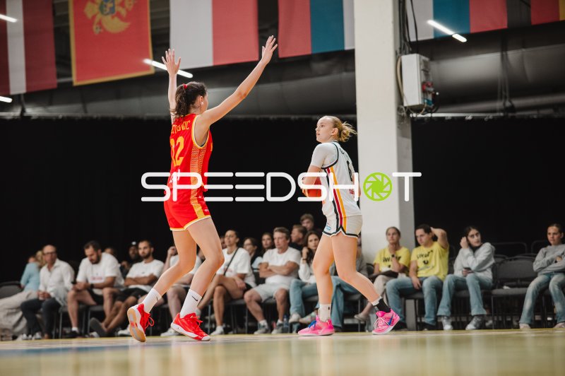 Zweikampf zwischen Montenegro und Deutschland beim Damen-Basketball in Stockholm