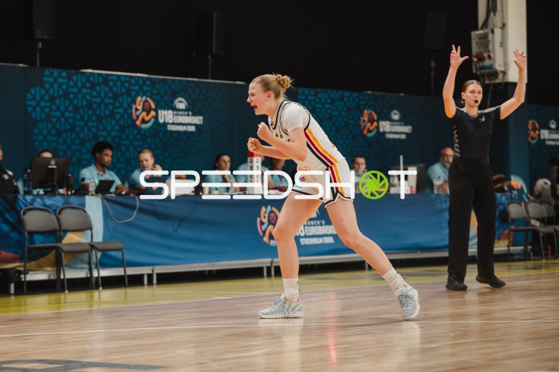 Deutschland-Spielerin jubelt beim FIBA U18 Women's EuroBasket in Stockholm