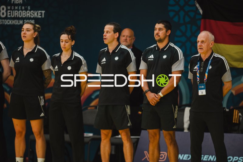 Deutsche Basketball-Nationalmannschaft bei der Hymne zur FIBA Women's EuroBasket 2026