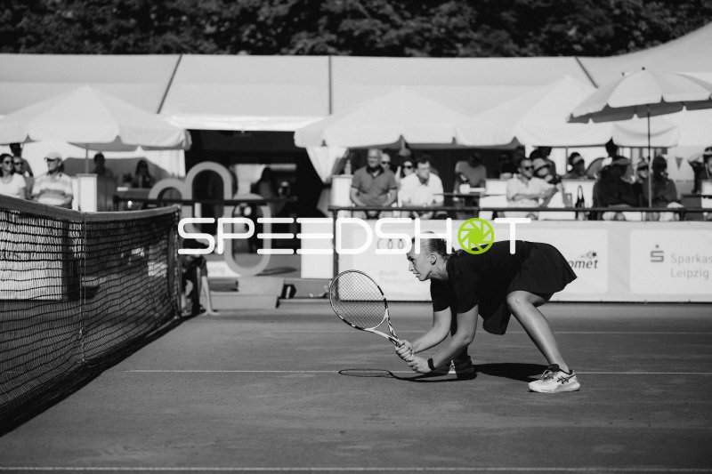 Tennisspielerin beim Netzangriff im Sportforum Leipzig