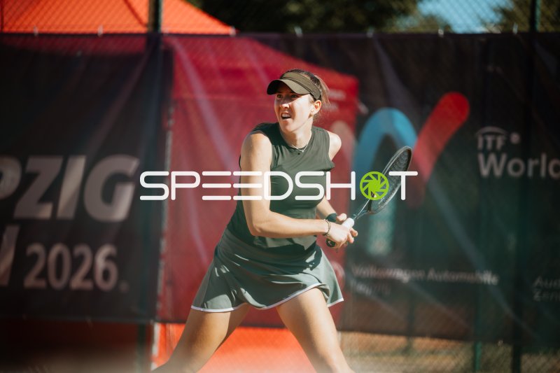 Tennisspielerin in Grundstellung beim ITF-Turnier in Leipzig