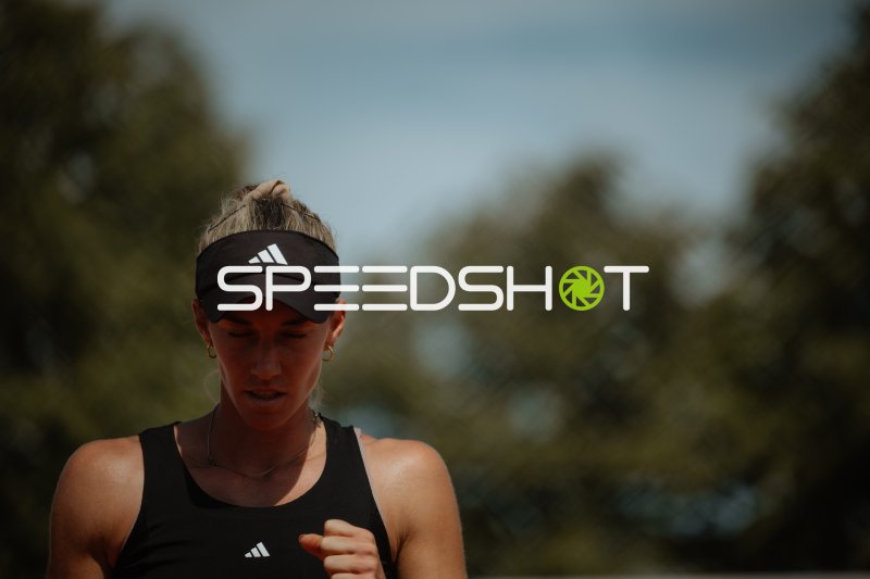 Tennisspielerin im Fokus beim Turnier im Sportforum Leipzig
