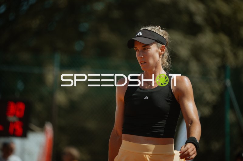 Tennisspielerin im Fokus beim Match im Sportforum Leipzig