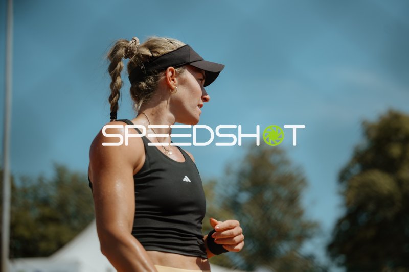 Athletin beim Laufen im Sportforum Leipzig