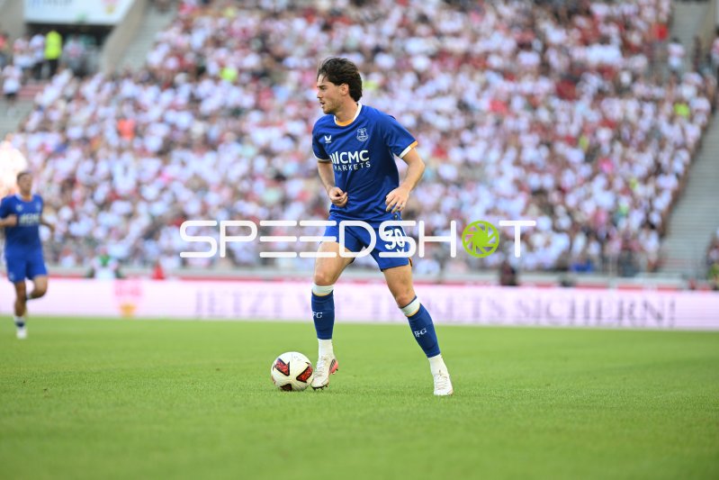 Charly Alcaraz (#24; FC Everton) am Ball in der MHP Arena