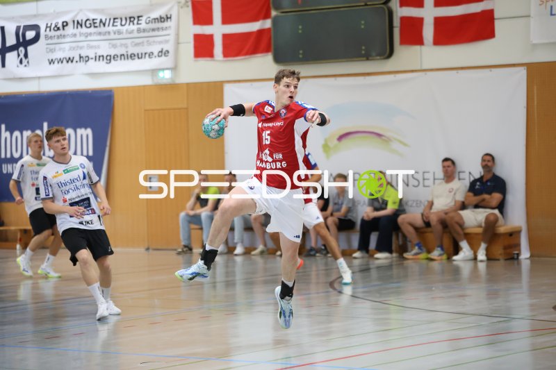 Dominik Axmann (#15; HSV Hamburg) beim Sprungwurf in Schneverdingen