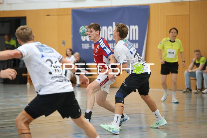 Dominik Axmann (#15; HSV Hamburg) im Zweikampf gegen Mors Thy Handbold