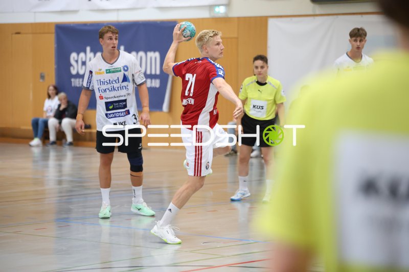 Frederik Bo Andersen (#21; HSV Hamburg) beim Wurfansatz gegen Mors Thy Handbold