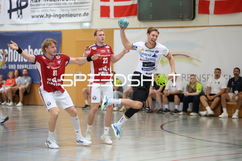Einar Olafsson (#23; HSV Hamburg) blockt Wurf gegen Mors Thy Handbold