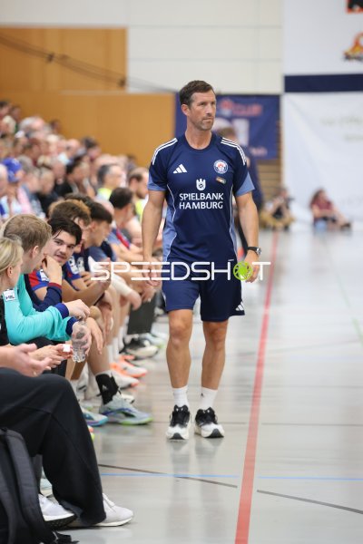 Torsten Jansen (Cheftrainer; HSV Hamburg) an der Seitenlinie in Schneverdingen