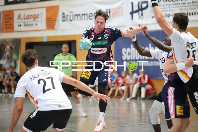 Leif Tissier (#7; TSV Hannover Burgdorf) im Durchbruch gegen PAUC Handball
