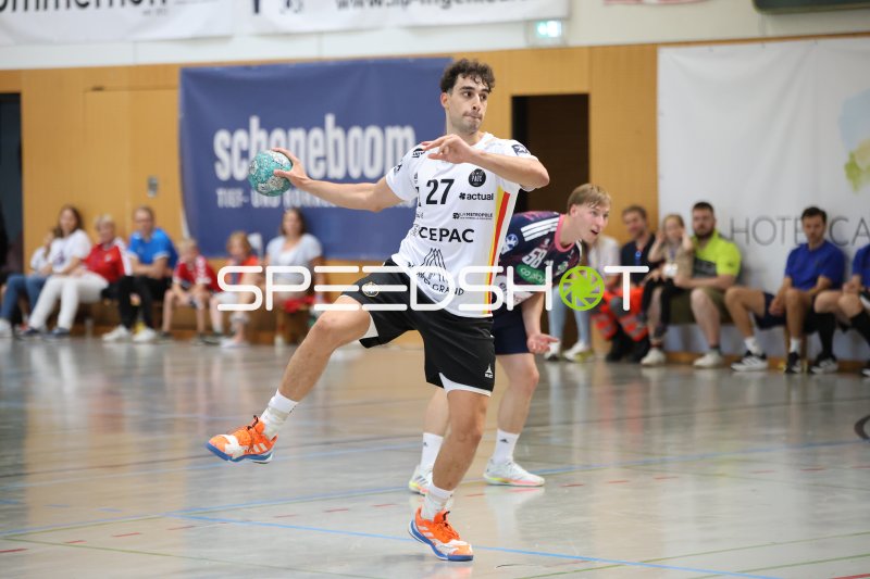 Nikoloz Kalandadze (#27; PAUC Handball) beim Wurfansatz in Schneverdingen
