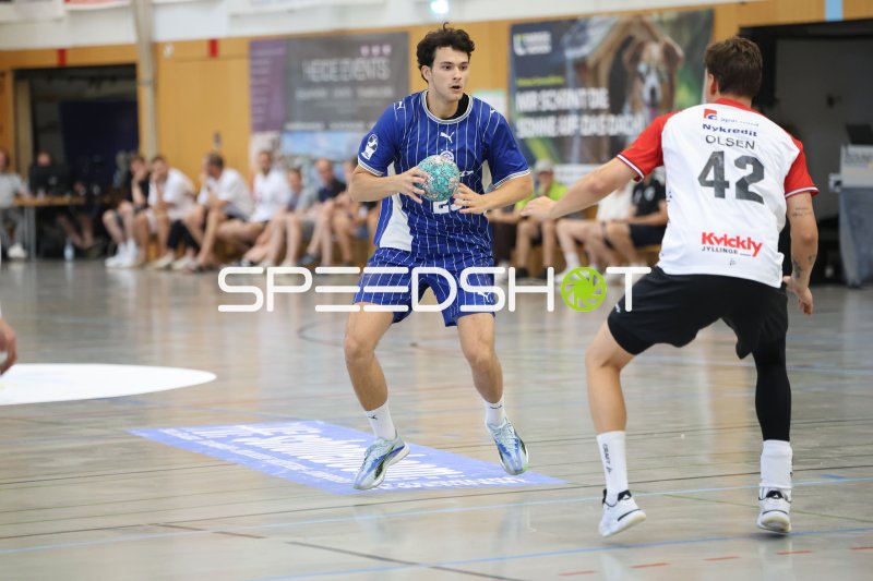Handball-Zweikampf in der KGS-Sporthalle Schneverdingen