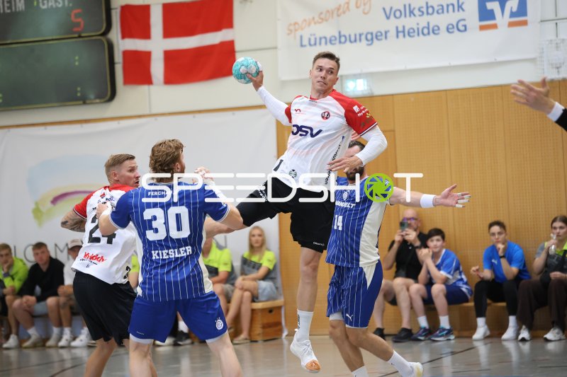 Lasse Andersson (#11; HÖJ Elite) beim Sprungwurf gegen VfL Gummersbach