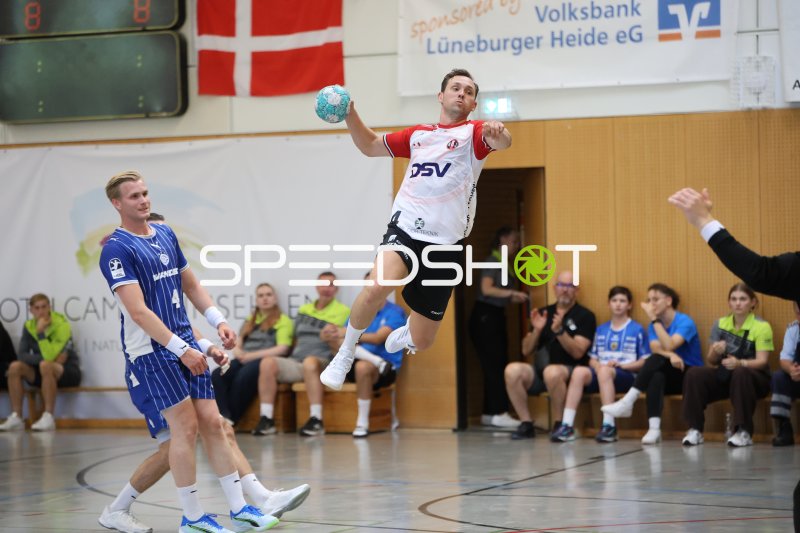 Hampus Wanne (#14; HÖJ Elite) beim Sprungwurf gegen VfL Gummersbach