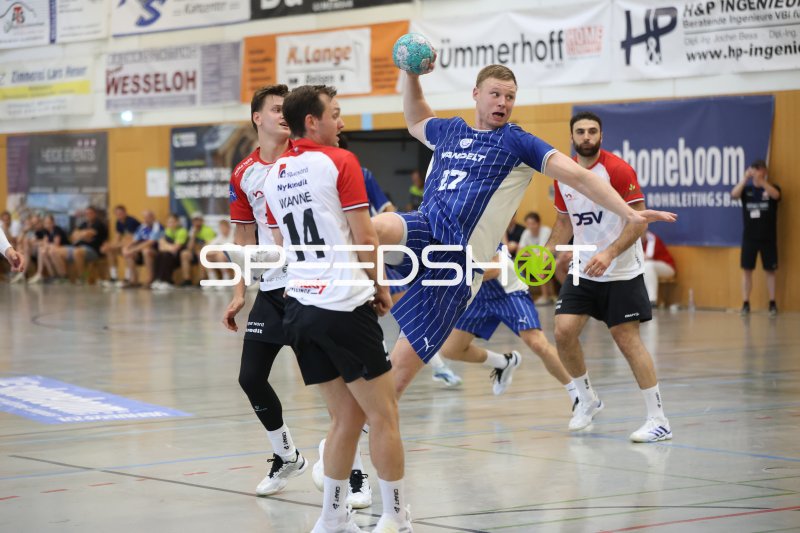 Kristjan Horžen (#27; VfL Gummersbach) beim Sprungwurf gegen HÖJ Elite