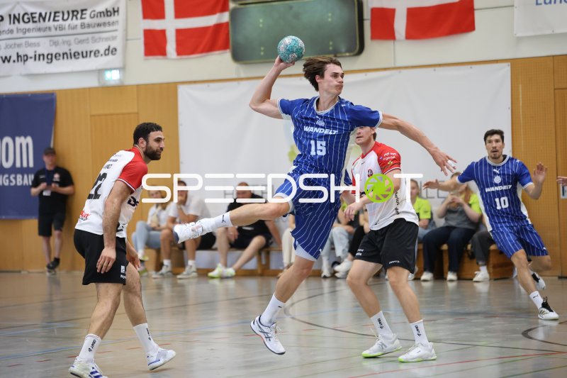 Miro Schluroff (#15; VFL Gummersbach) beim Sprungwurf