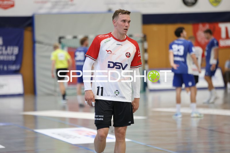 Lasse Andersson (#11; HÖJ Elite) im Spielgeschehen in Schneverdingen