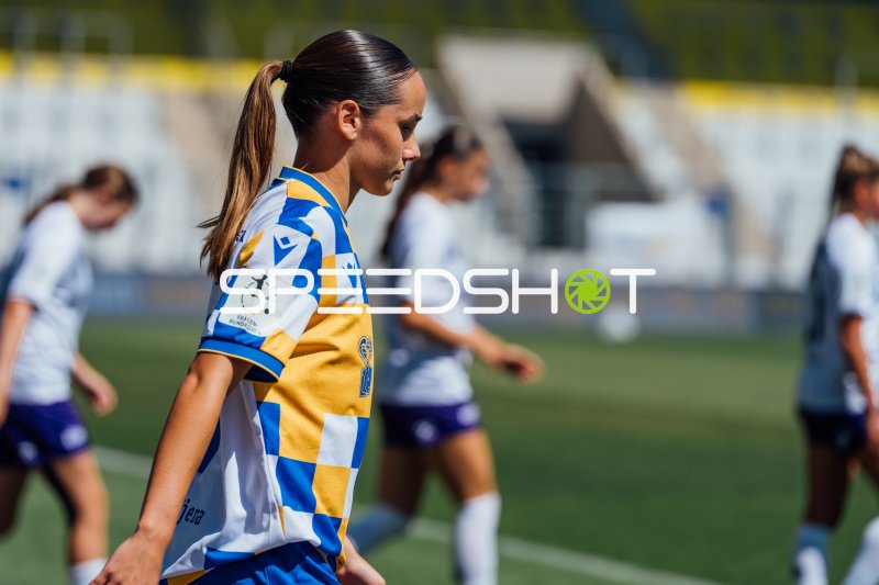 Rieke Tietz vom FC Carl Zeiss Jena beim Einlaufen vor Spielbeginn gegen den SGS Essen