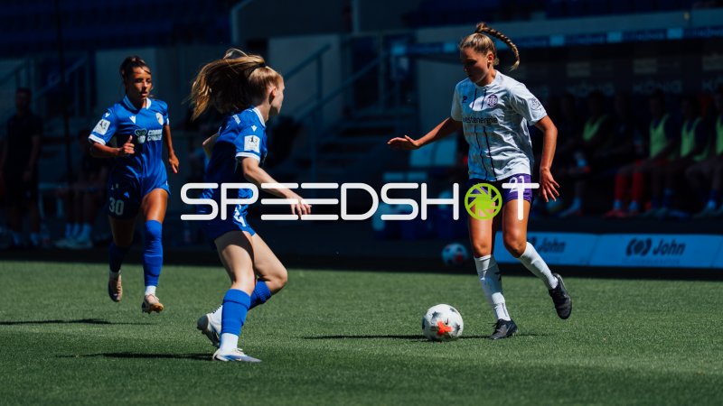 Zweikampf im Frauenfußball beim Spiel in Jena am 2. Spieltag der 2. Frauen-Bundesliga (08.08.2026)