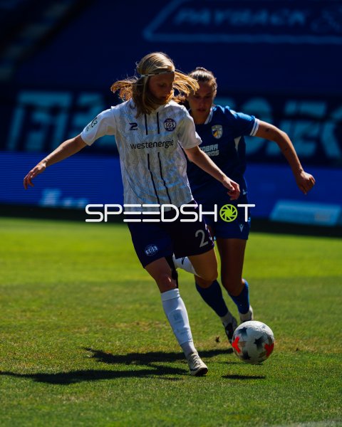 SGS Essen Spielerin Spitzner Kyra (#23) im Zweikampf beim Dribbling am 2. Spieltag der 2. Frauen-Bundesliga (08.08.2026) in Jena