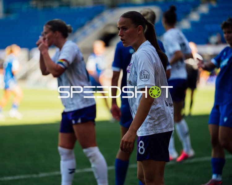 Spielerin Baaß Antonia (#8) im Fokus beim Frauenfußball im Ernst-Abbe-Sportfeld