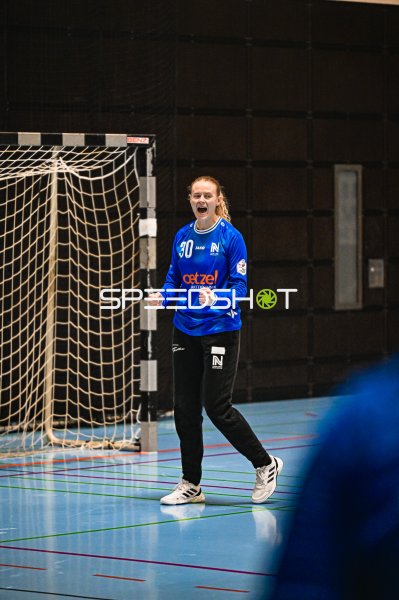 Annie Linder (#30, Neckarsulm) jubelt vor dem Tor