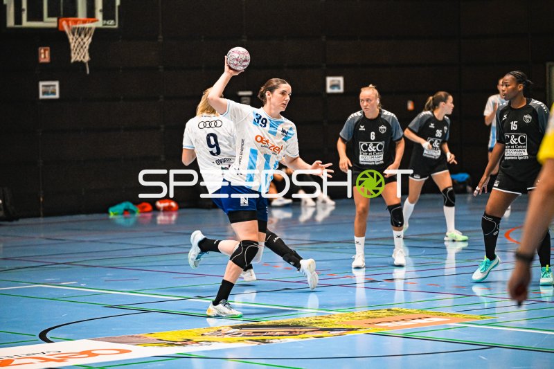 Merle Albers (#39, Neckarsulm) beim Sprungwurf im SUN CUP