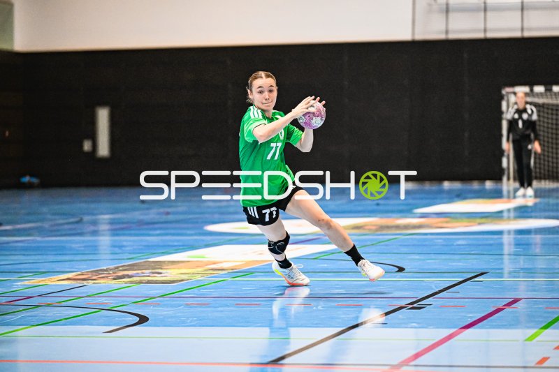 Leoni Baßinger (#77, Füchse Berlin) beim Wurfansatz – SUN CUP Neckarsulm 2026