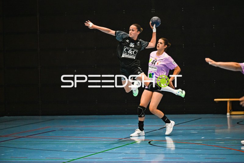 Albane Fragon (#35, Strasbourg) beim Sprungwurf gegen Neckarsulm