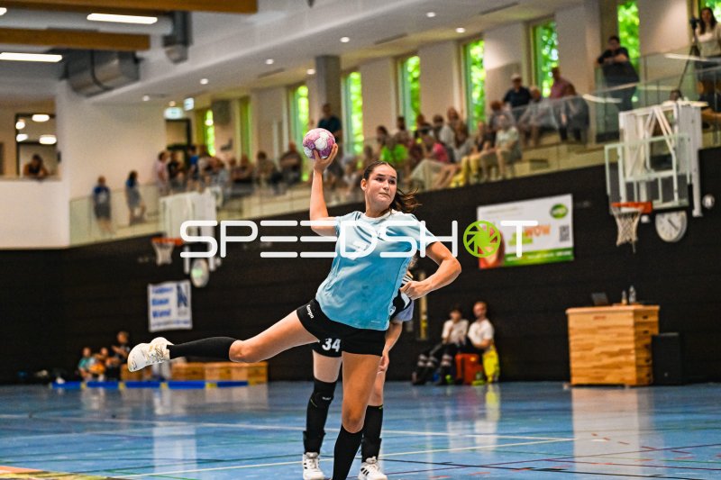 Chiara Rohr (#7, HSG Bensheim Auerbach) beim Wurfanlauf in Neckarsulm