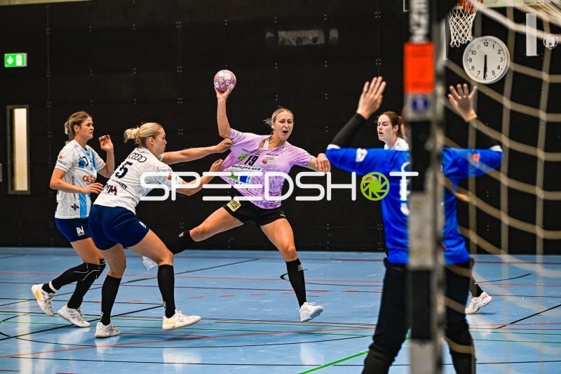 Lea Grubber (#19, SV Union Halle Neustadt) im Angriff beim SUN CUP Neckarsulm