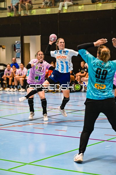 Wurfaktion in der Sulmhalle Neckarsulm beim Damen-Handball