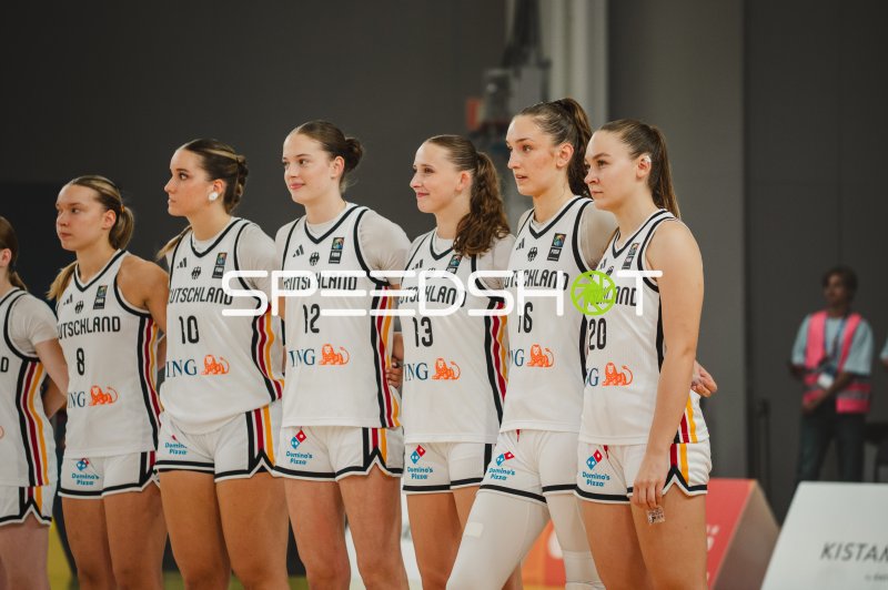 Deutschland-Nationalteam mit Darina Zraychenko, Mia Wiegand und Lara Gierlich bei Aufstellung