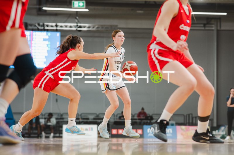 Deutschland im Ballbesitz gegen Czech Republic in Stockholm