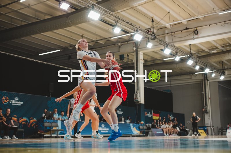 Deutschland vs. Czech Republic – Zweikampf um den Ball bei FIBA U18 EuroBasket